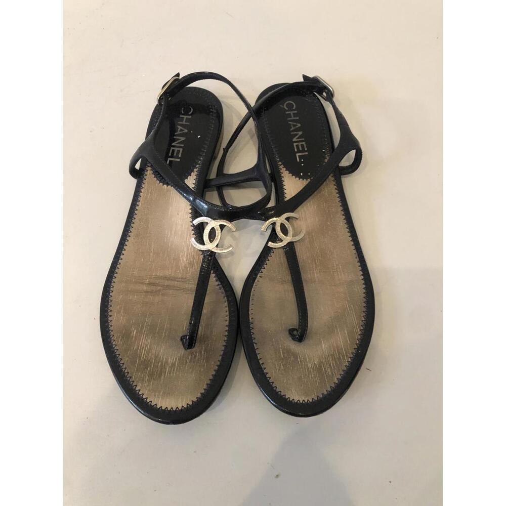 Chanel Black Patent Leather CC Logo Thong Flats